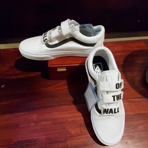 Sample "Off the Wall" Vans